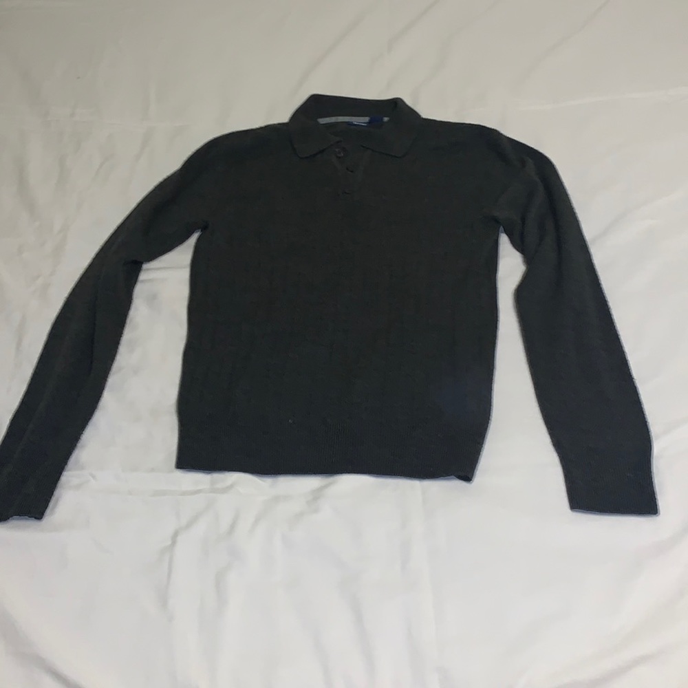 Thin long sleeved gray sweater
